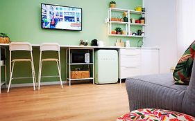 Sunny Flat 50 Meters From The Metro
